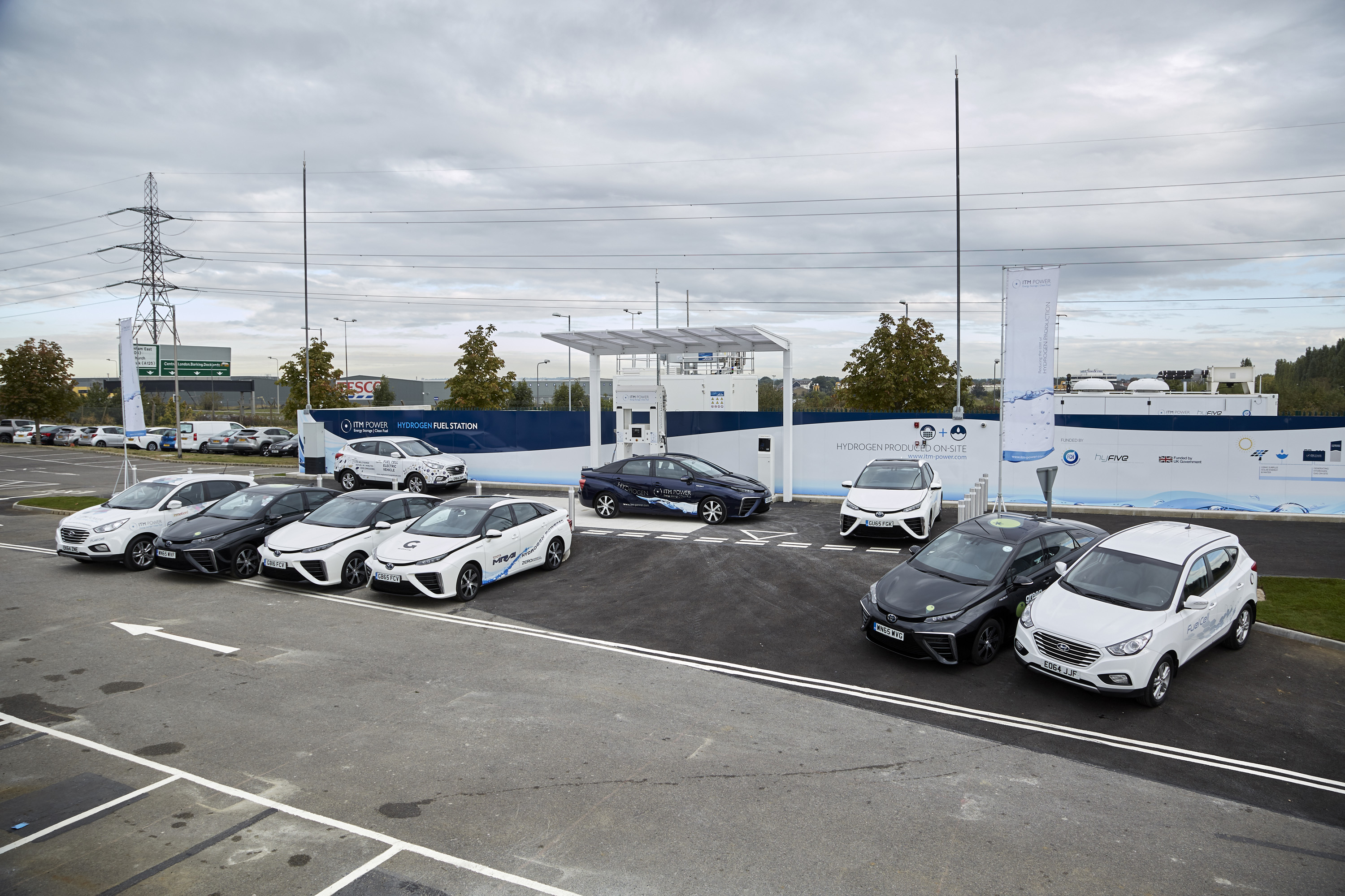 Vozidla na palivové články u vodíkové stanice ITM Power v Sheffieldu