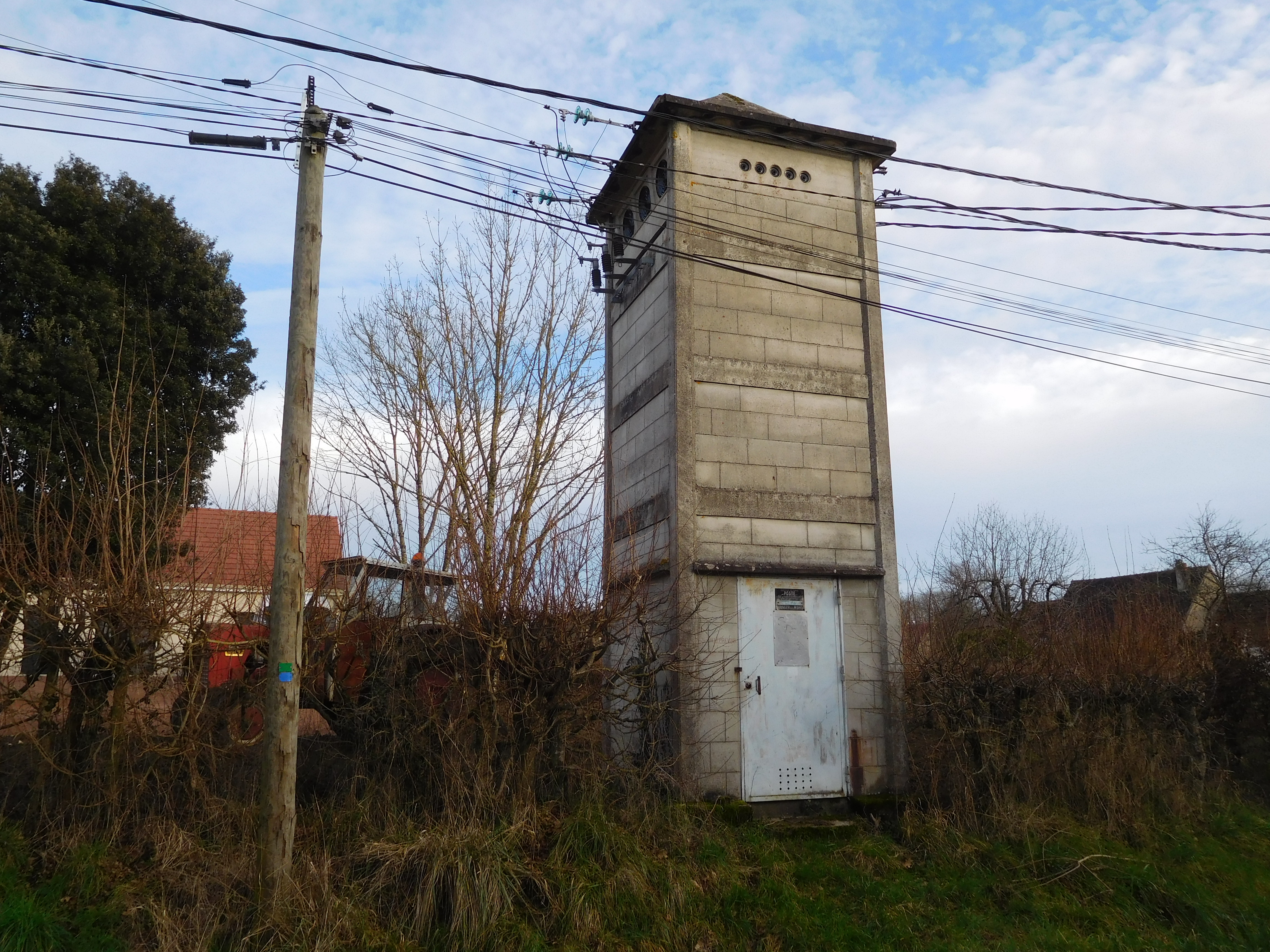 Poste de transformation haute tension de RTE dans la vallée de la Loire