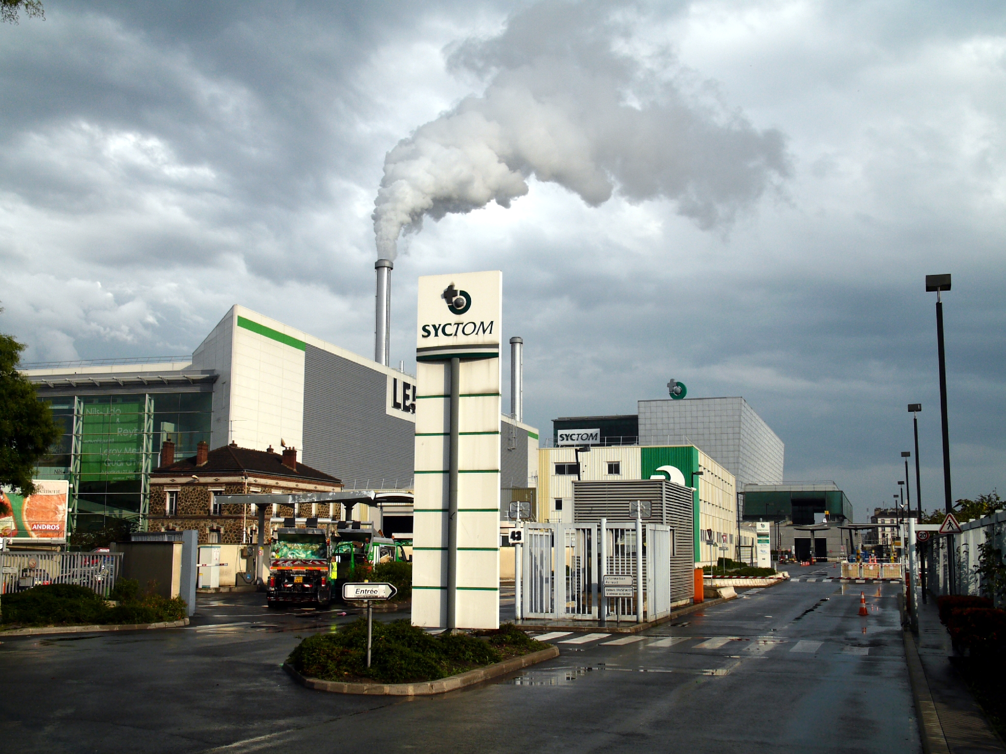 Usine de valorisation énergétique du Syctom à Ivry-sur-Seine, agglomération parisienne