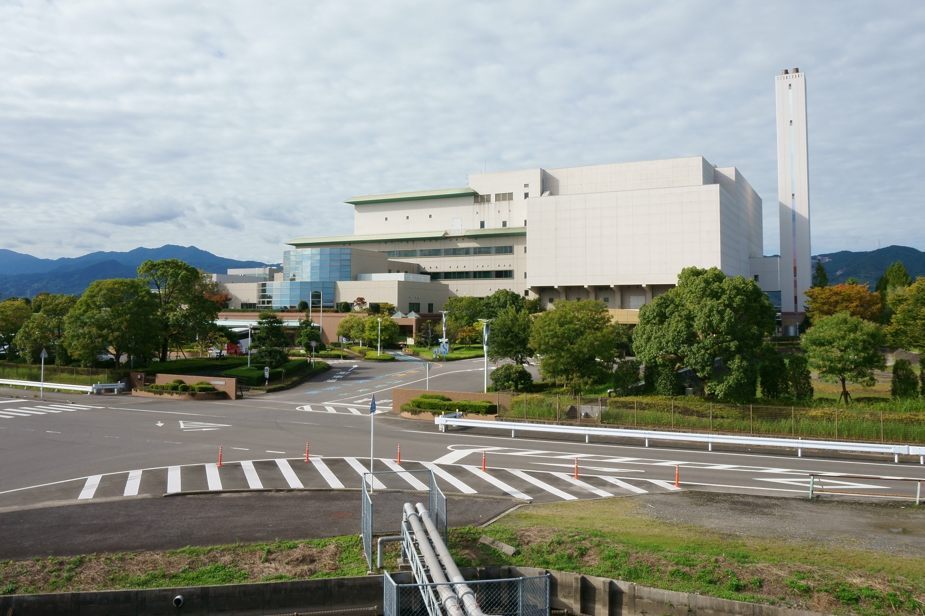 日本佐贺市垃圾焚烧发电厂及管道基础设施